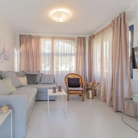 Golden Aura Apartment *