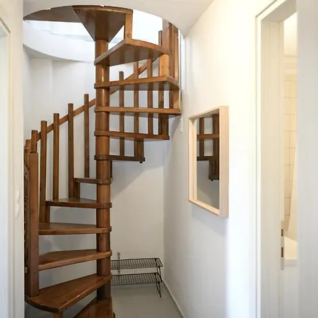 Golden Aura Apartment *
