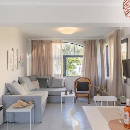 Apartment Golden Aura