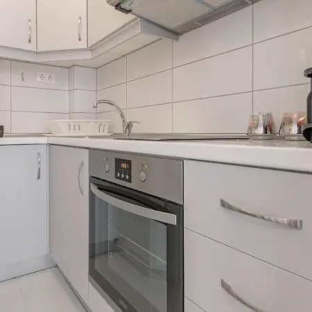Golden Aura Apartment Danilia