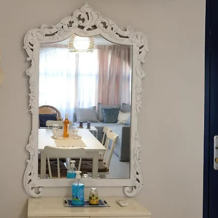 Apartment Golden Aura
