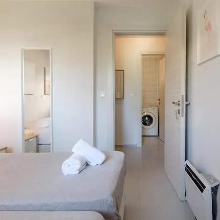 Apartment Golden Aura