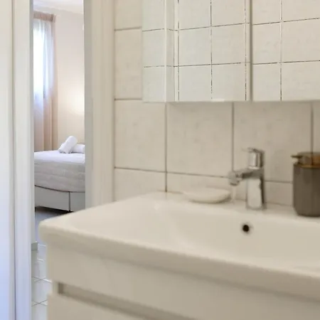 Golden Aura Apartment *